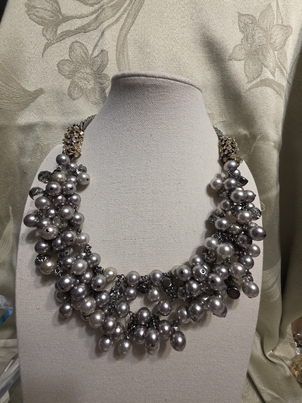 #1286 Stella & Dot Silver Isadora Bib Statement Necklace (Retired)